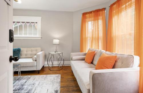 Southside Apartment | Modern 2BR Mins to Univ, Zoo, Destiny, Downtown