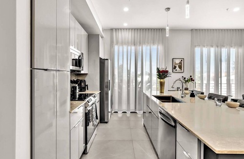 Harbordale Apartment | Modern 3BR Near Las Olas & Beach Roof Top