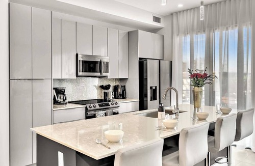 Harbordale Apartment | Modern 3BR Near Las Olas & Beach Roof Top