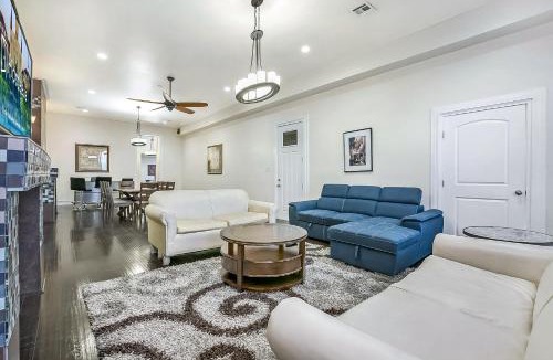 Faubourg Lafayette Apartment | Modern 4BR Penthouse in Downtown by Hosteeva