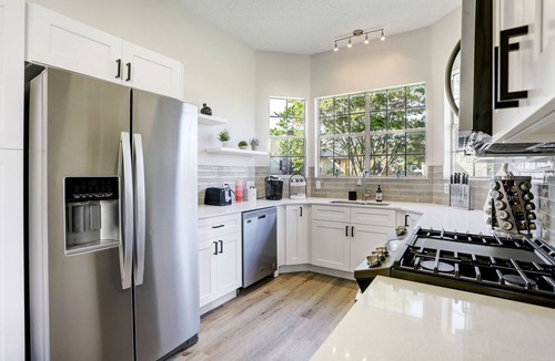 Wells Branch House | ❤️modern 5☆accommodation in 3B2B✔King size bed✔ BBQ✔ pet friendly✔5 mi to Domain