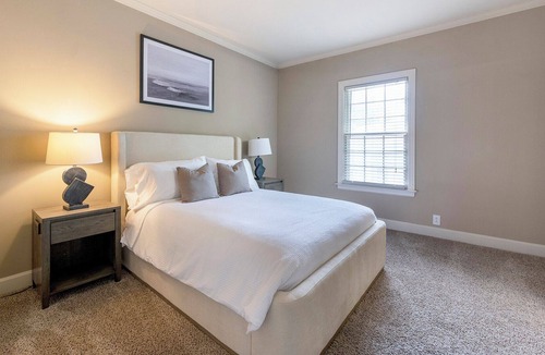 Green Hills Apartment | Modern Apartment in Prime Location (ID9741X91)