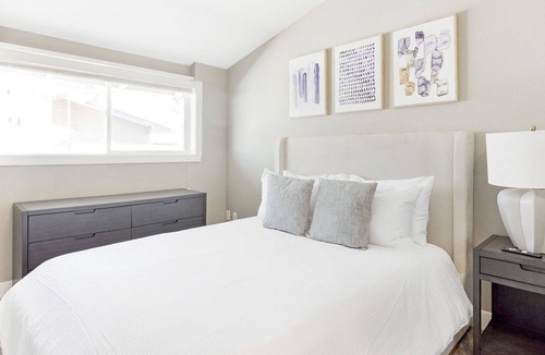 Longmont Apartment | Modern Apartment in Prime Location (ID6199X15)