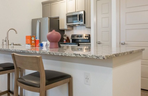 El Paso Apartment | Modern Apartment in Prime Location (ID8372X28)