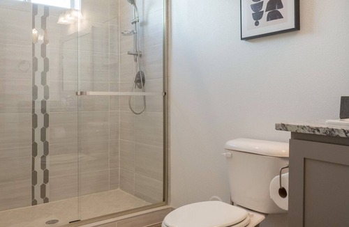 El Paso Apartment | Modern Apartment in Prime Location (ID8372X28)