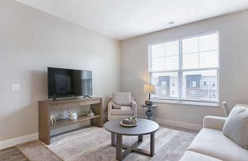 Toledo Apartment | Modern Apartment in Prime Location (ID8147X5)