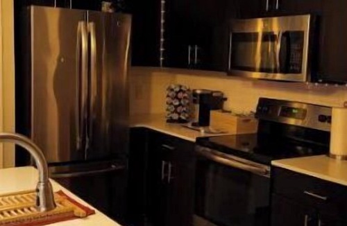 Hunter's Chase Apartment | Modern Apartment N. Austin w/adjustable bed! :D