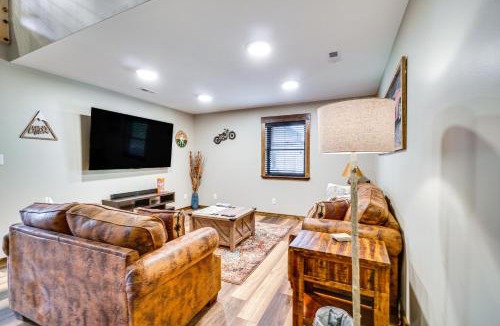 Tallassee House | Modern Cabin with Hot Tub Near Tail of the Dragon!