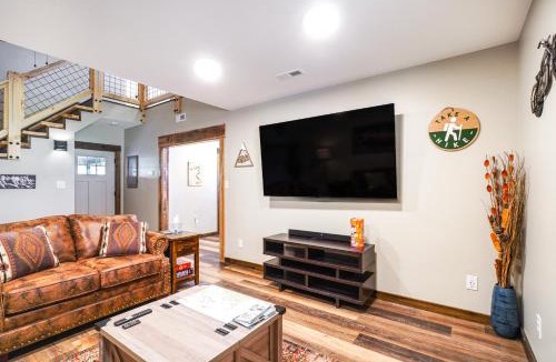 Tallassee House | Modern Cabin with Hot Tub Near Tail of the Dragon!