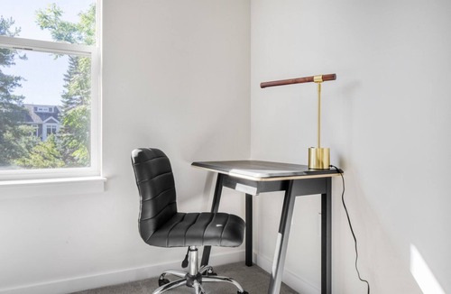 North Cambridge Apartment | Modern Cambridge 2BR w/W/D, Private access to Linear Park by Blueground
