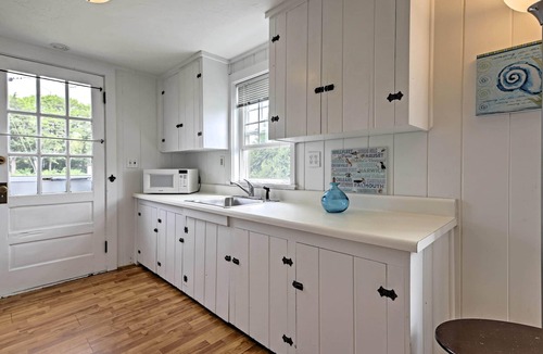 West Hyannisport Cottage | Modern Cape Cod Cottage: Walk to Craigville Beach