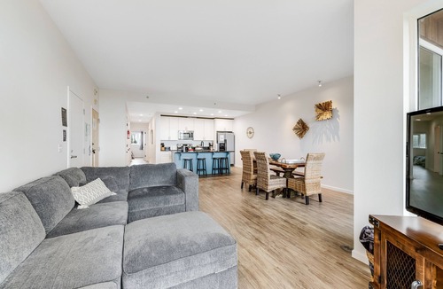 Rockaway Beach House | Modern Condo on the Beach with Spectacular Views
