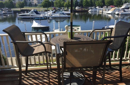 Manistee Condo | Modern Condo w/Harbor views and Community Pool