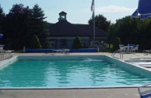 Manistee Condo | Modern Condo w/Harbor views and Community Pool
