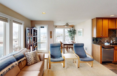 Rockaway Beach Condo | Modern Condo with Gorgeous Views, Balcony, & WiFi - Quick Walk to Beach