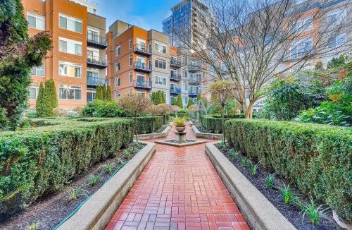 Belltown Apartment | Modern Downtown Top Floor Penthouse With Bay Views