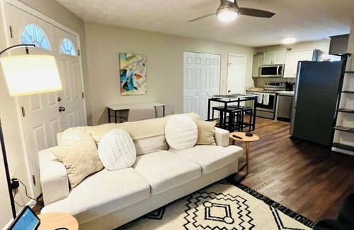 Dunbar Apartment | Modern family-friendly home - walk to WVSU and Shawnee Sports Complex
