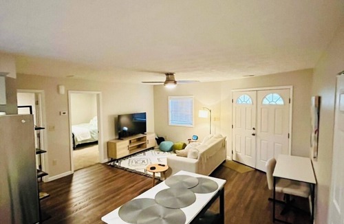 Dunbar Apartment | Modern family-friendly home - walk to WVSU and Shawnee Sports Complex
