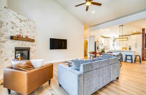 Florissant House | Modern Florissant Mountain Retreat with Deck and Grill