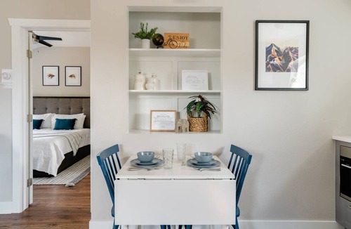 Whittier House | Modern Guesthouse ♥ Garage Parking ♥ Walk to RiNo ♥ Private Patio