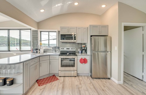 Harveys Lake Apartment | Modern Harveys Lake Apartment w/Beach Access!
