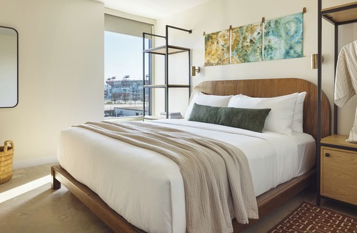 East Bank Hotel | Modern Hideaway with Rooftop Lounge, Pool, Firepits & City Views
