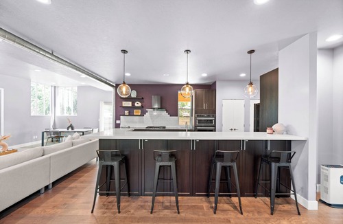 Millcreek House | Modern House, Fully Fenced, Private Balcony, Fire Pit, Close to Ski Resorts