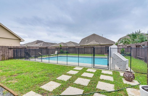 Houston House | Modern Houston Home w/Patio: 12 Mi to Downtown!