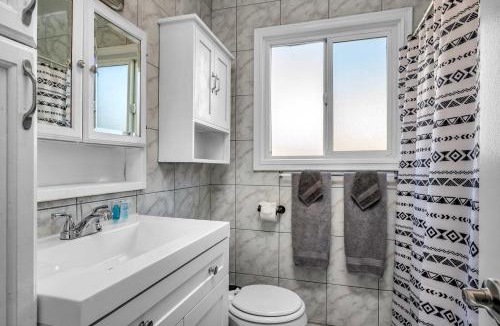 Melrose Apartment | Modern Large 2 level 2-Bedroom 2-Bathroom By West Hollywood