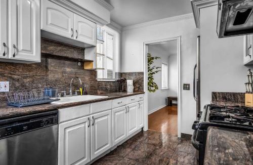 Melrose Apartment | Modern Large 2 level 2-Bedroom 2-Bathroom By West Hollywood