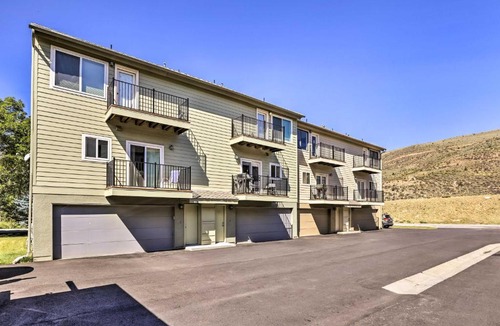Eagle-Vail House | Modern Mountain-View Townhome about 4 Mi to Slopes