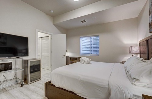 Colorado Springs House | Modern-Mtn Views- Rooftop Deck w/Firepit- Downtown