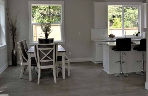 Marylhurst House | Modern, new and close to lake