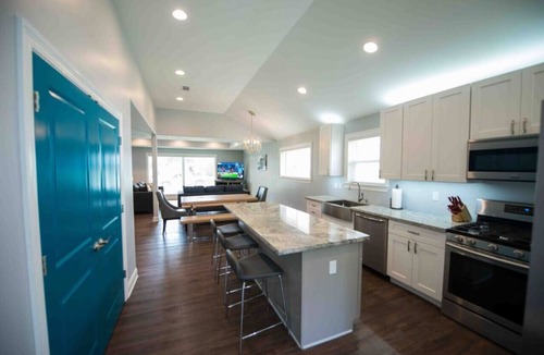 Fillmore Apartment | Modern Spacious Home with Pool Table and Projector 10 Min to FQ