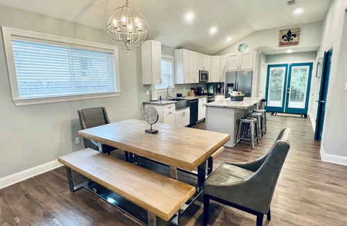 Fillmore Apartment | Modern Spacious Home with Pool Table and Projector 10 Min to FQ