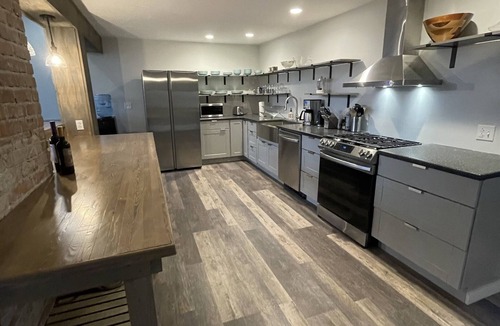 Confluence Apartment | Modern, spacious Loft with River View just off GAP trail