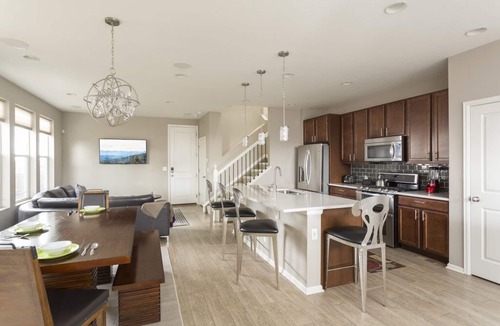 Aurora House | Modern, Stylish and Spacious Guest House in the Heart of Denver