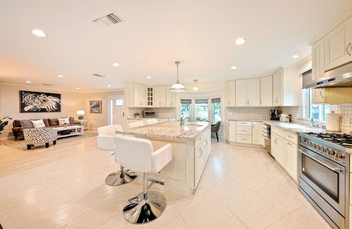 Olde Carlsbad House | Modern Tamarack Cottage Beautiful Beach Getaway, Water Views, Walk to Ocean + Dining