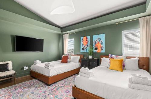 West End House | Modern Townhouse near Vandy and Parthenon