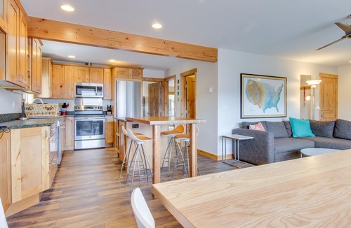 Purgatory Condo | Modern Townhouse w/WiFi, Ski & Mountain Views, Pool - Walk to Slopes