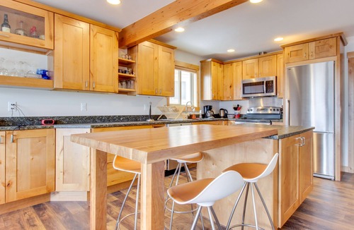 Purgatory Condo | Modern Townhouse w/WiFi, Ski & Mountain Views, Pool - Walk to Slopes