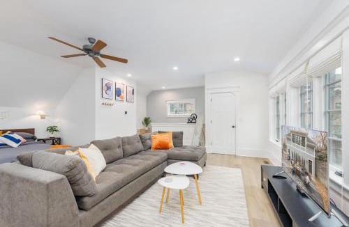 North Burns Park Apartment | Modern Tudor Style Carriage House - Patio & grill