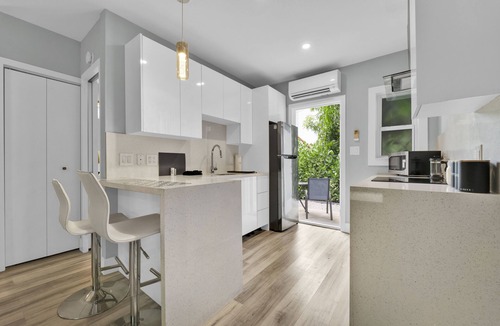 Midtown Apartment | Modern Unit in Wynwood w/FREE PARKING,WIFI,Kitchen - 18mins from South Beach4!