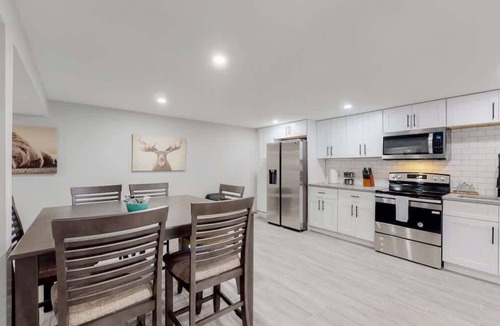Southeast House | Modern & Updated Unit in Prime Location