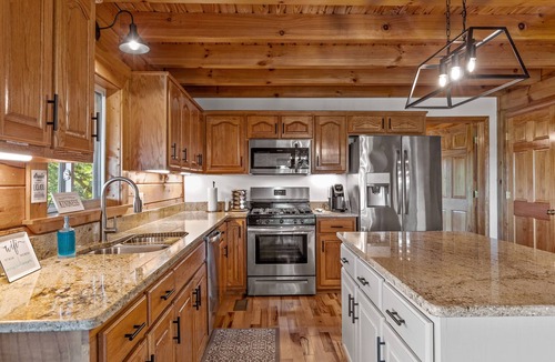 Baxter Cabin | MODERN UPSCALE CABIN WITH UNOBSTRUCTED LAKE & MOUNTAIN VIEWS