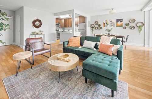 Crystal City Apartment | ModernBohoOasis | 2BR 2BA | Gym&Pool | Mins to DC