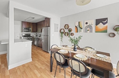 Crystal City Apartment | ModernBohoOasis | 2BR 2BA | Gym&Pool | Mins to DC
