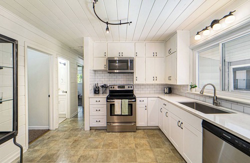 Barths House | Monthly 3 bd, 1.5 bath house, walk to Sloan's Lake & coffee. 10 mins to downtown
