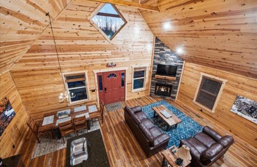 White Oak Lodge House | Moondance Cabin-Enjoy Your Journey To The Smokies!