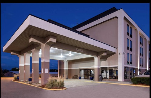South Central Omaha House | Motel ∙ 2 guests